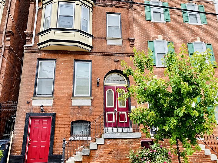 1st image of 824 N Jefferson St #2