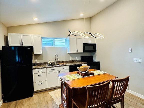 5th image of 402 Brookline #A