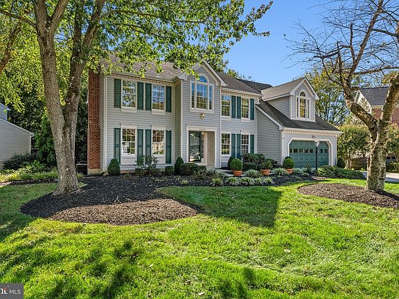 3rd image of 11610 Silvermaple Ct