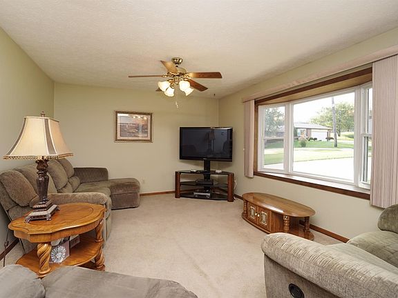 4th image of 2864 E Turtle Creek Dr