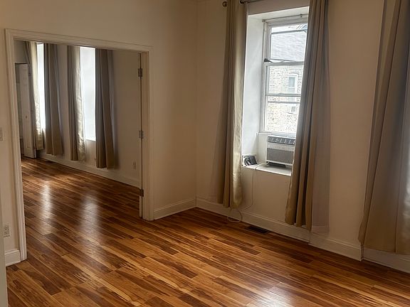 3rd image of 1312 W Cullerton St #103