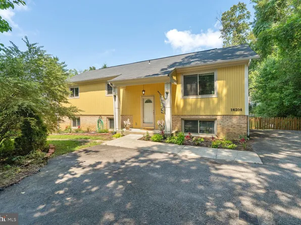 16204 Edgewood Dr, Dumfries, VA 22025