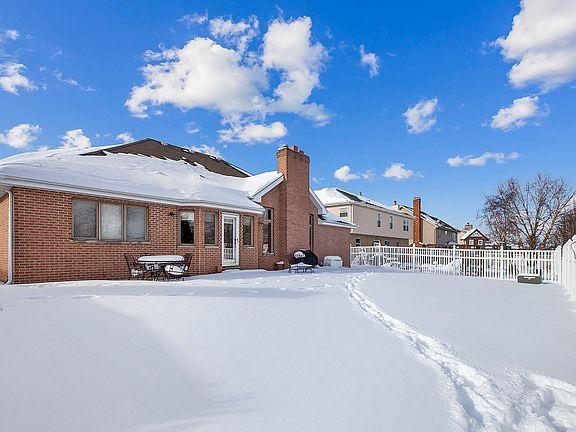 3rd image of 632 Marilyn Dr