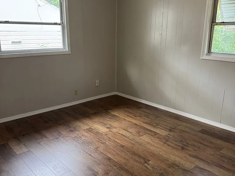 1669 S Hickory Ave — Photo 9