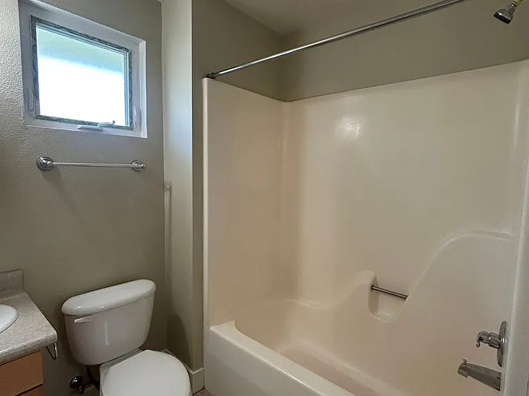 1821 Roth St #B — Photo 9