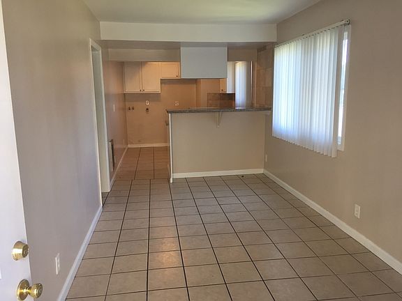 4th image of 13220 S Vermont Ave APT 1