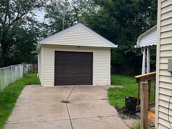 2nd image of 1248 Argonne Rd