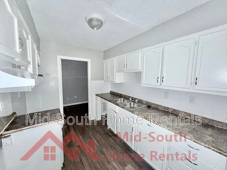 1270 Chickamauga Ave — Photo 6