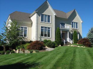 5 Peach Tree Ln, Warren, NJ 07059