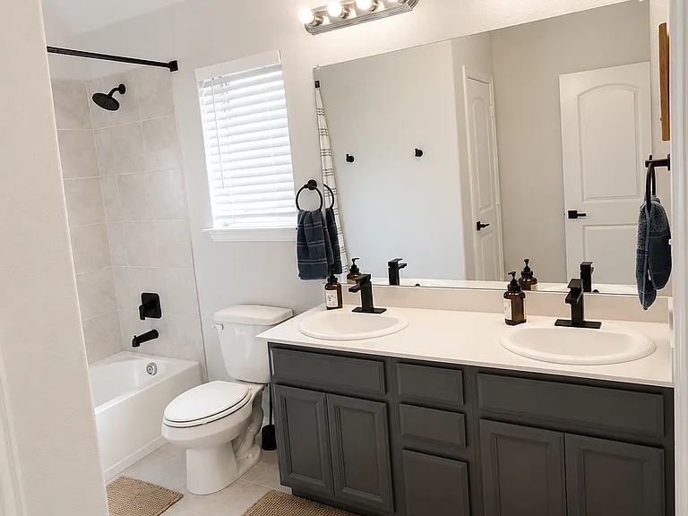 upstairs full bathroom