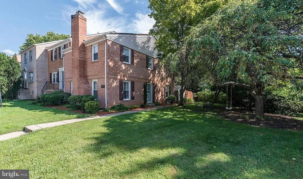 3 bed, 4.0 bath, 2139 sqft, $2,900 — Photo 1