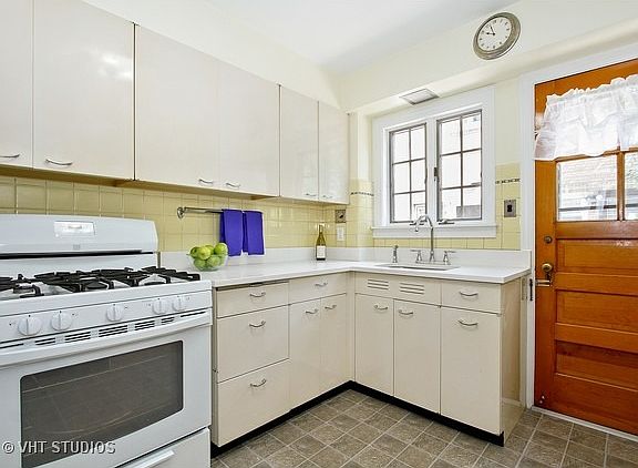 3rd image of 1401 N Harlem Ave APT B