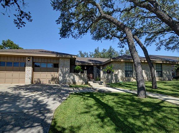3rd image of 2106 Westridge Cir