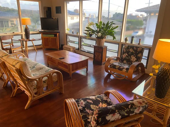 2424 Lanai St, Honolulu, HI 96817