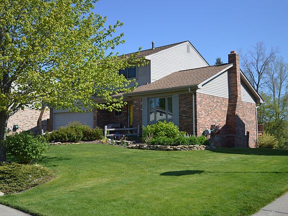 3rd image of 4710 Parkridge Dr