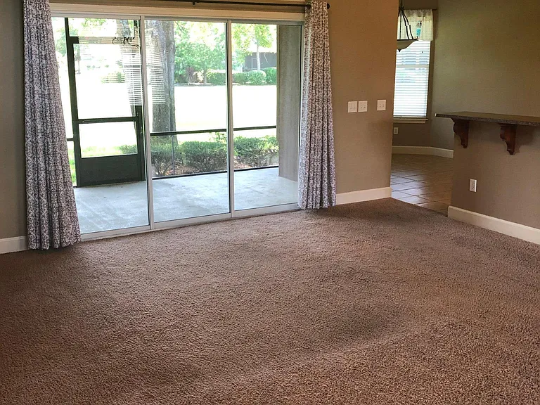 220 Edgewater Dr — Photo 3