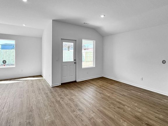 5th image of 550 Riggs St