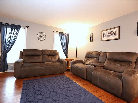 3rd image of 5883 Hopewell Dr