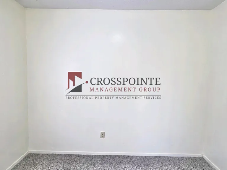 115 Queens Ct — Photo 10