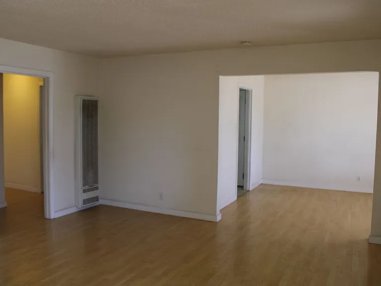 17 Lorraine Ave — Photo 3