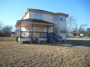 1213 Mosley St, Commerce, TX 75428