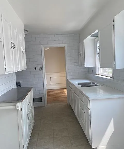 744 Roberts St — Photo 4