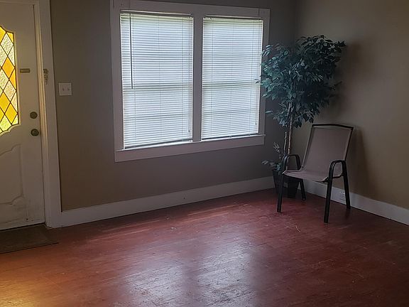 2nd image of 1007 Saint Peter St
