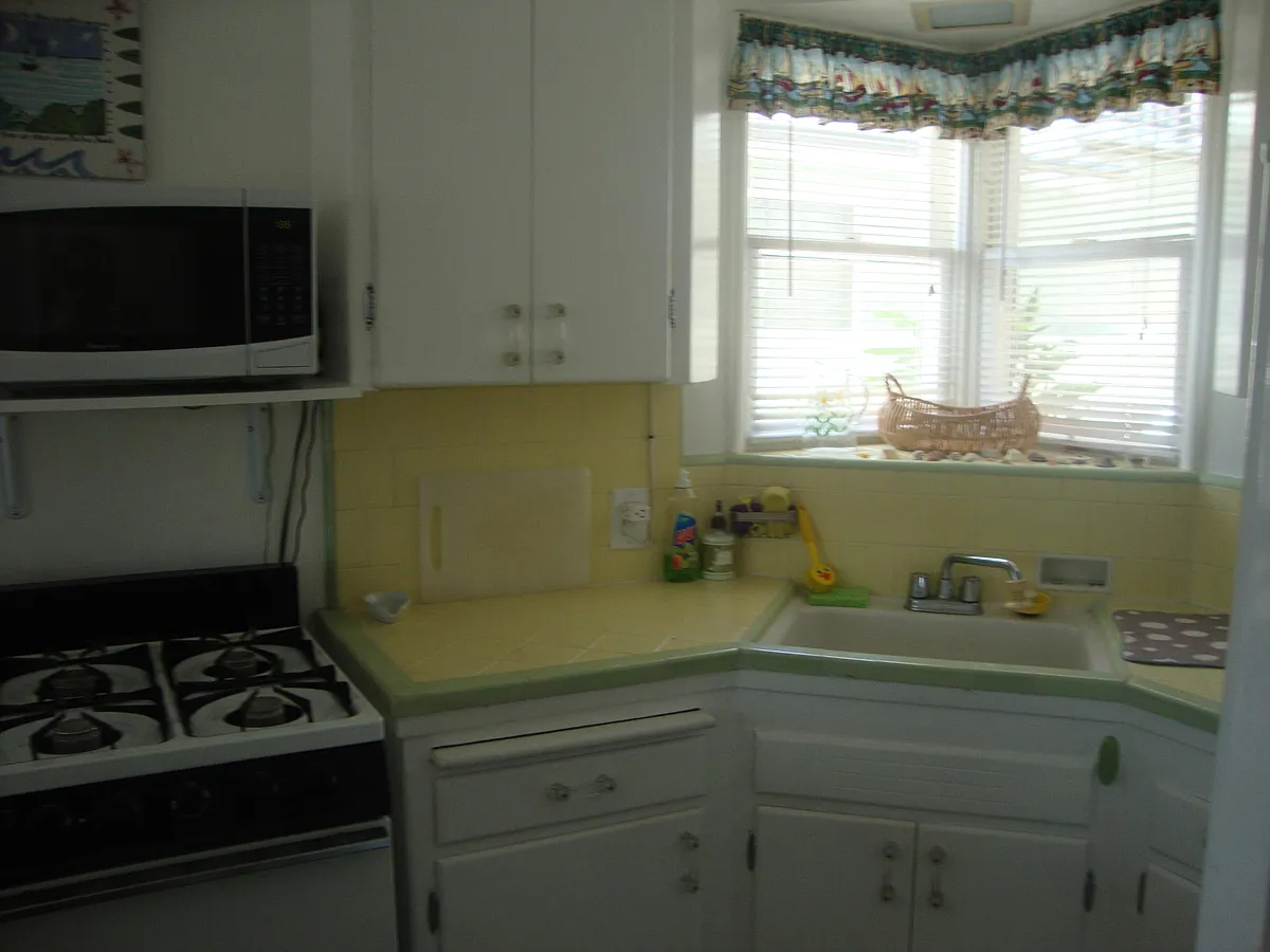 Kitchen - 1020 W Balboa Blvd