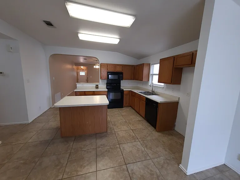 1335 Cougar Country — Photo 6