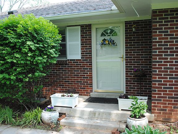 2nd image of 403 Olympia Pl