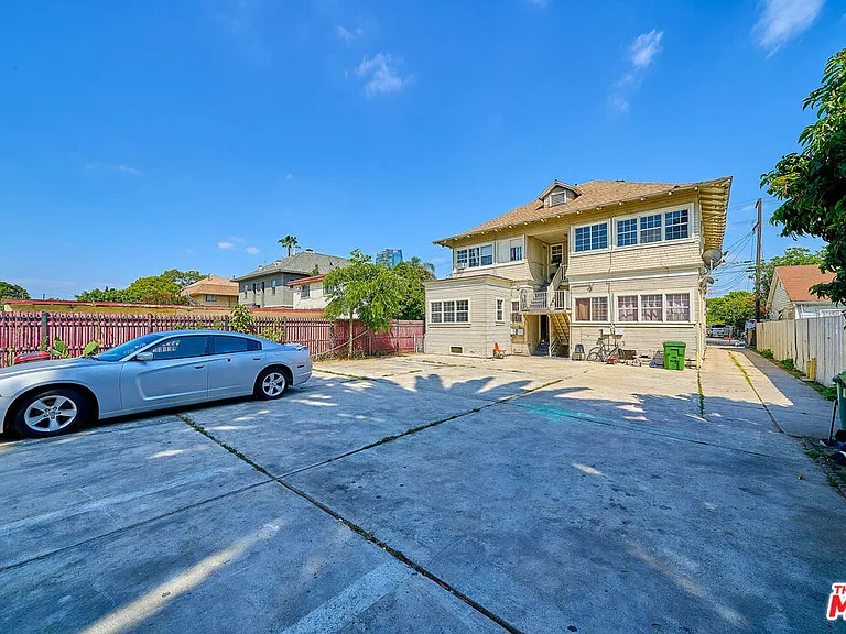 1347 Valencia St — Photo 35
