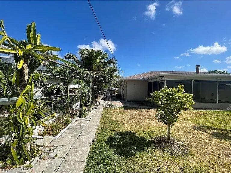 922 SE 26th Ter — Photo 13
