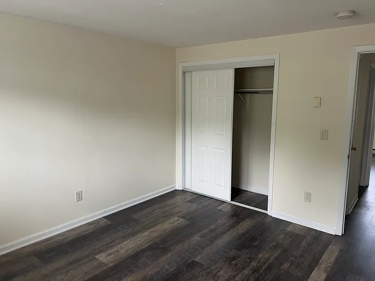 Holly Brook Apartments — Photo 26