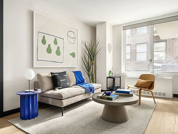 3rd image of 70 W 37th St #2418
