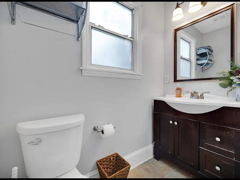 34 Sanderson St — Photo 19