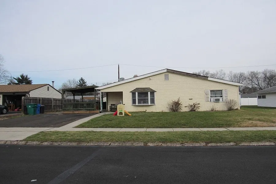28 Beechtree Rd photo 1