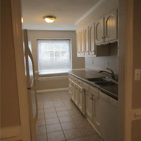17 Colonial Way — Photo 8