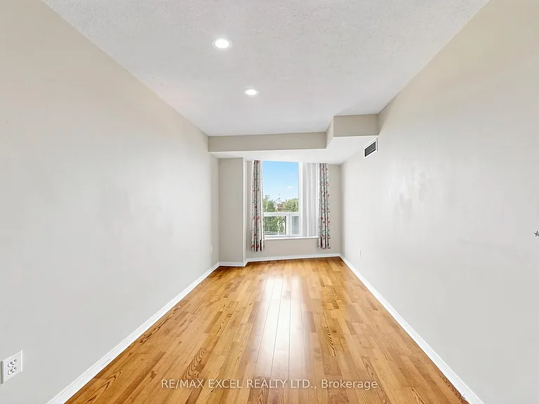 28 Pemberton Ave #706 — Photo 12