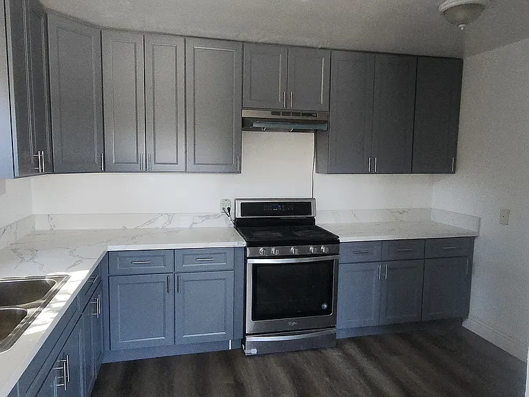 858 S Riverside Ave — Photo 7