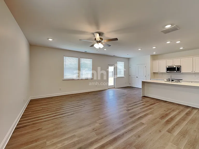 1036 Highland Walk — Photo 7