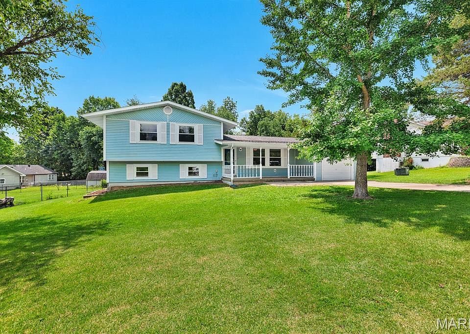 1st image of 4 Woodland Oaks Dr