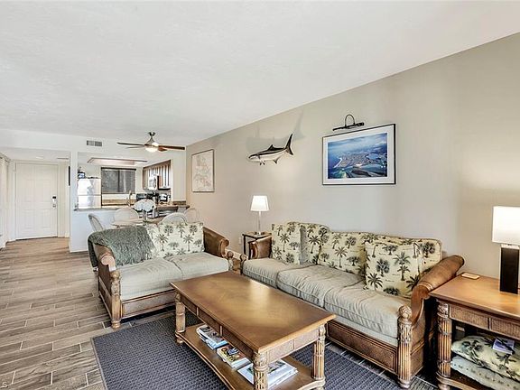 5th image of 893 Collier Ct #3205