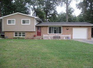 11492 Douglas Rd, Temperance, MI 48182