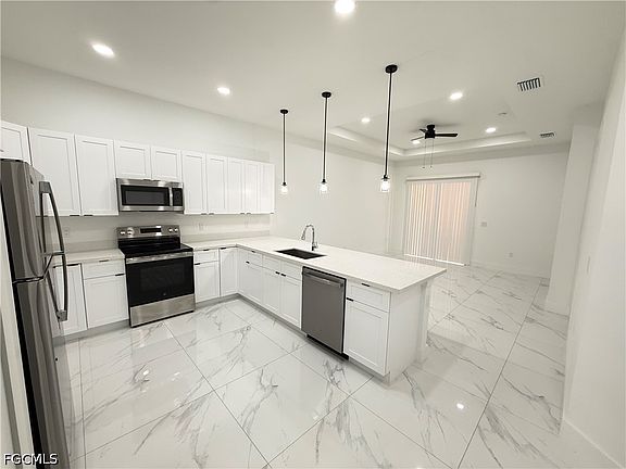 2nd image of 1253 Columbus Blvd