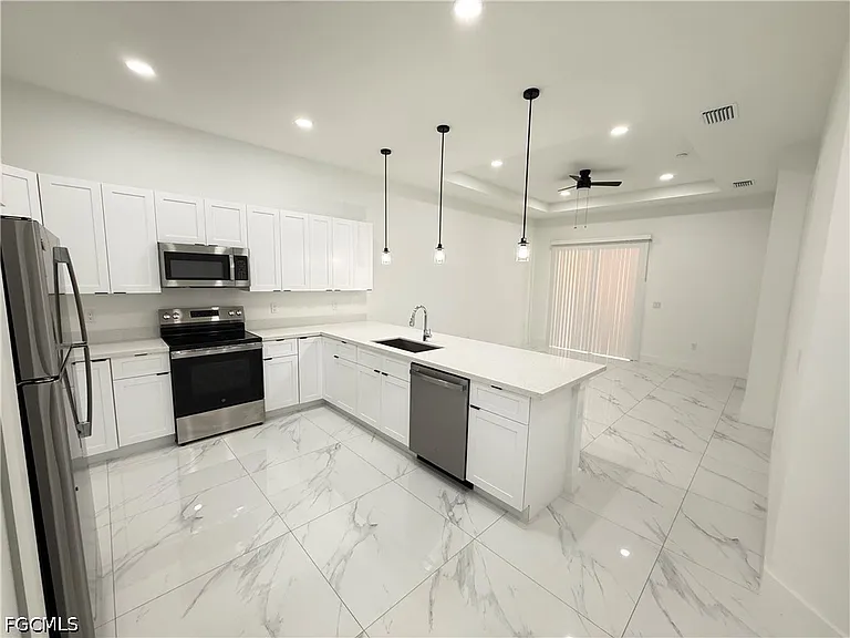 1253 Columbus Blvd — Photo 2