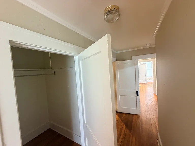 247 1/2 Kings Hwy — Photo 4