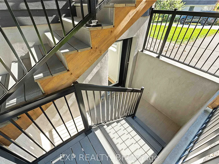844 Connaught Ave — Photo 2