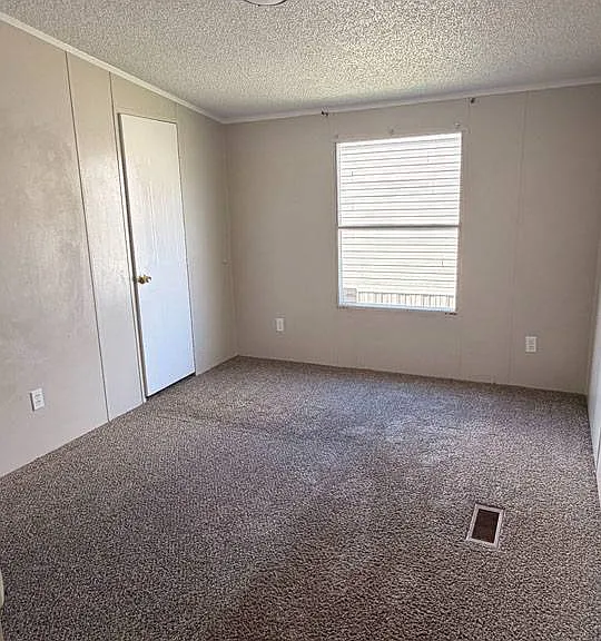 2112 Colonial Dr — Photo 10