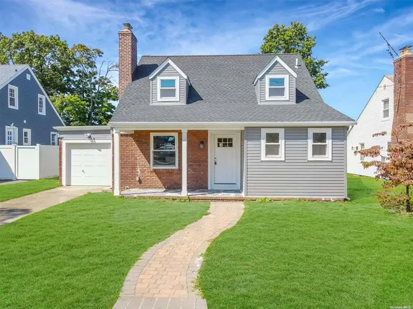 53 Harris Avenue, Hewlett, NY 11557