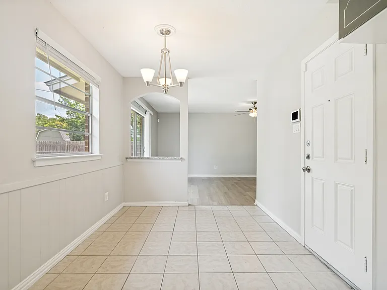 634 Lisa St — Photo 5